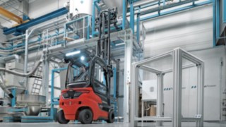 Linde electric counterbalanced forklift truck in a modern production hall 