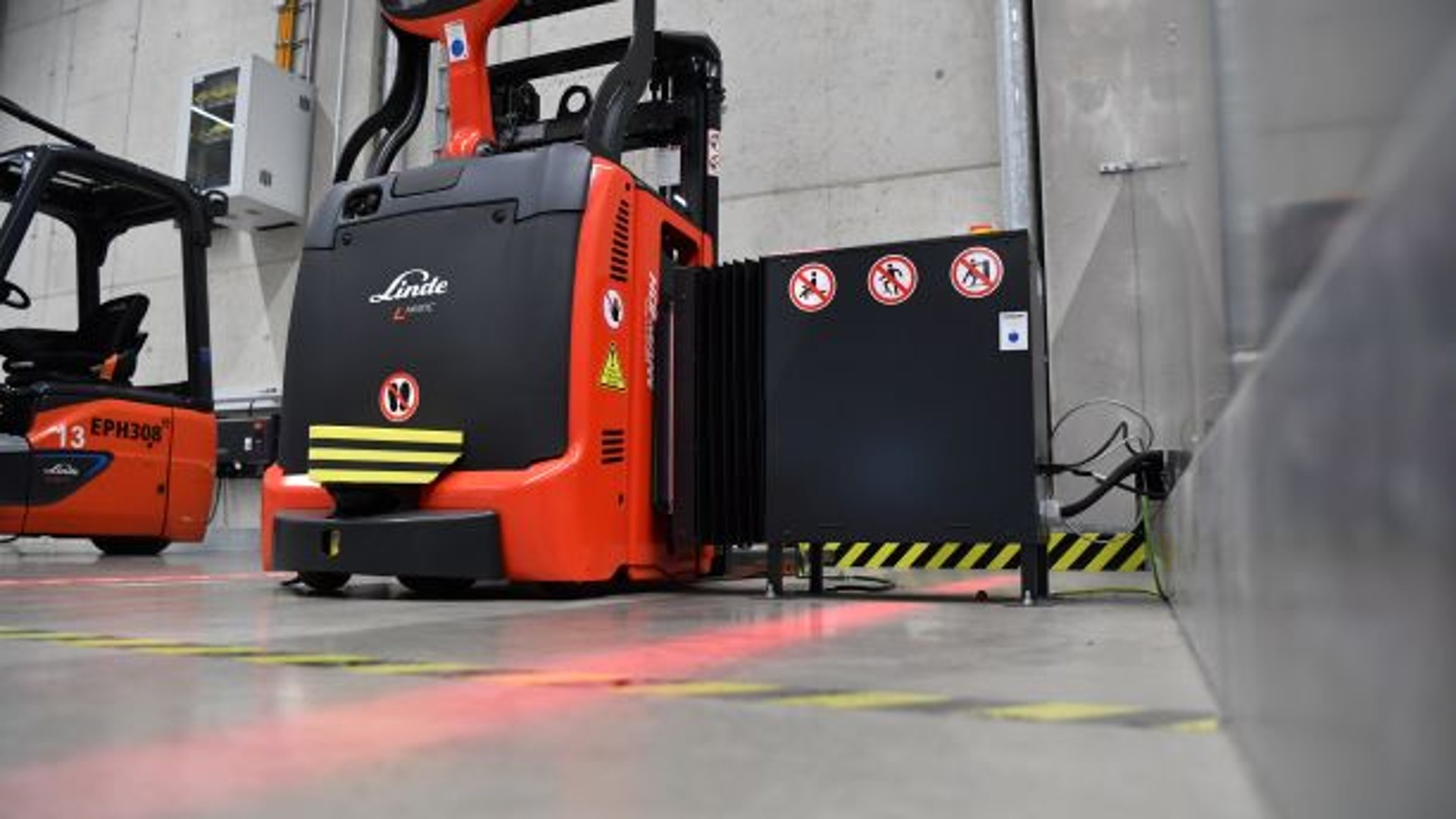 Warehouse Automation Safety | Linde Material Handling